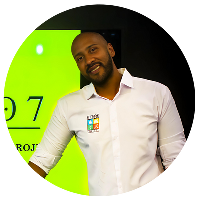 Blue White Modern Business Man Instagram Profile Picture (2)